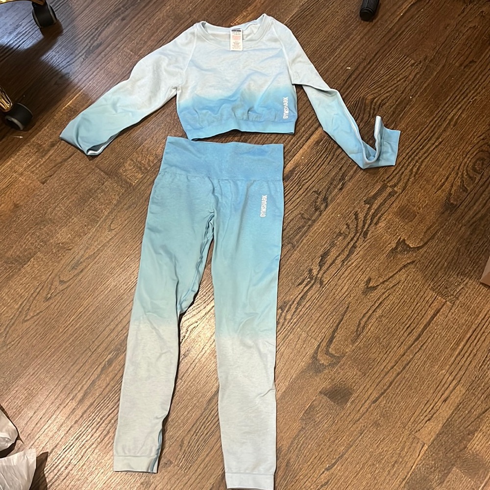 Blue ombre gym shark set